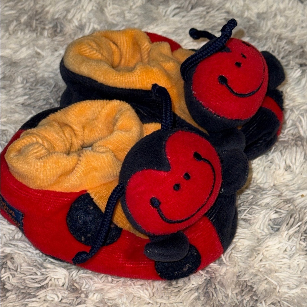 Size 1 Gagou Tagou Adorable Ladybug Baby Booties slippers that rattle